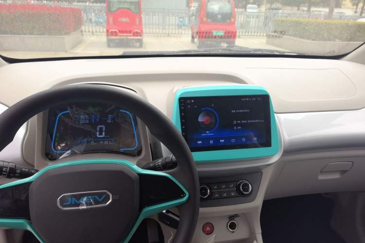 Used JMEV Xiao Qilin 2026 Model PLUS+ Comfort Version Center Console