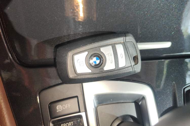 Used BMW 5 Series 2015 520i Elegant Edition