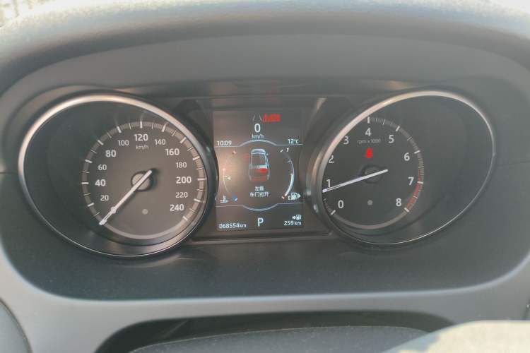 Used Land Rover Discovery Sport 2018 240 PS HSE Version Instrument Cluster