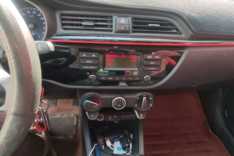 Used Kia KX Cross 2017 1.4L MT GLS
