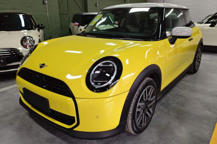Used MINI 2025 1.5T COOPER Classic Edition