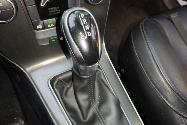 Used Volvo V40 2014 2.0T Zhiya Edition Gear Lever