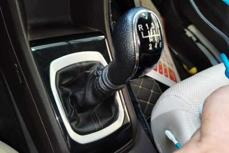 Used Baojun 310W 2017 1.5L Manual Comfort Version China VI Emission Standard