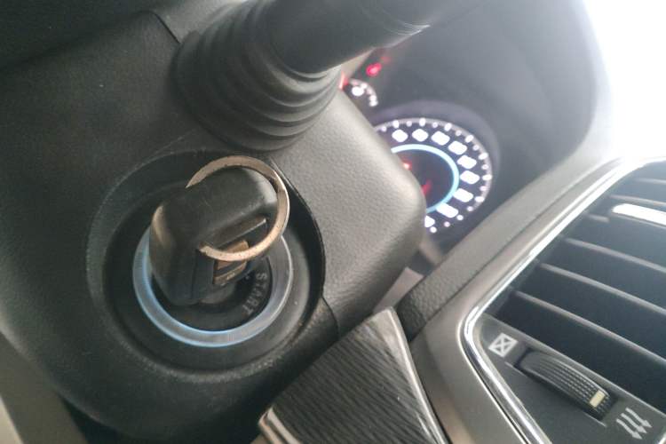 Used Chevrolet Captiva 2012 2.4L 4x4 Luxury Edition 5 Seats Vehicle Key