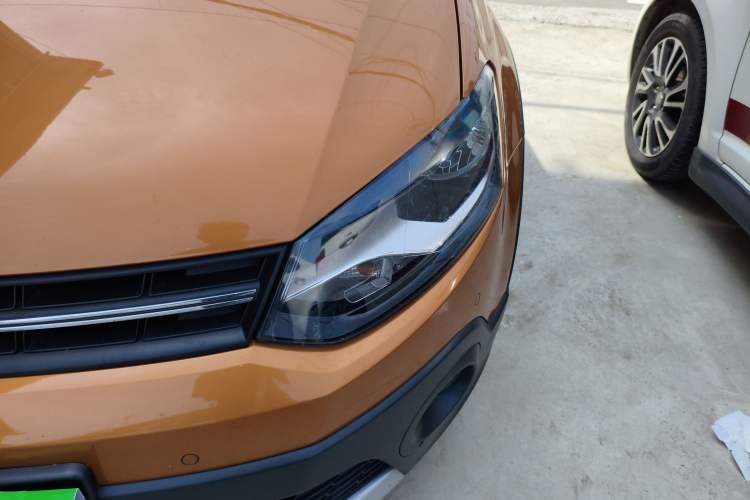 Used Volkswagen Polo 2014 1.6L Cross Polo Automatic Left Front Headlight