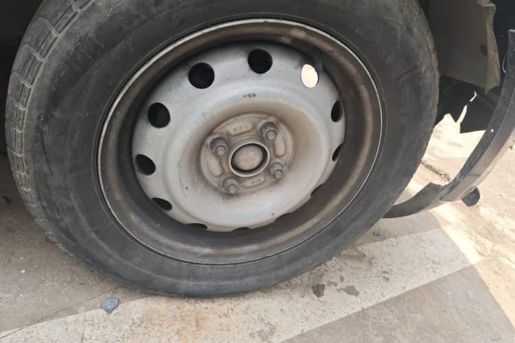 Used Jinbei Hiace X30 2021 1.5L Standard Version Air-Conditioner-Free Van China VI Emission Standard SWC15M Right Front Wheel Hub