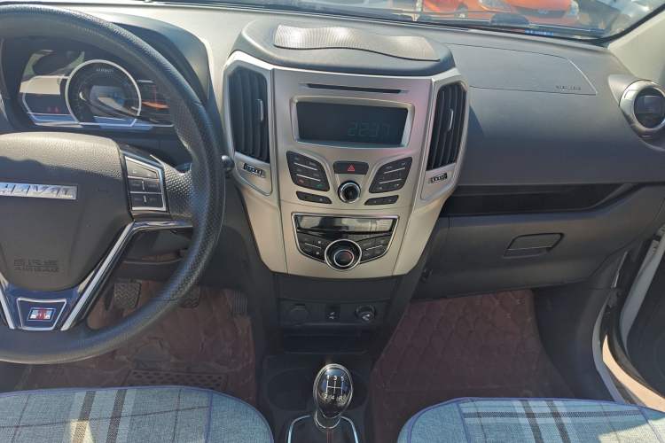 Used Haval H1 2016 Red Label 1.5L Manual Comfort Edition Audio And AC Panel