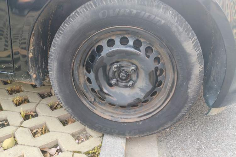 Used Chevrolet Aveo Sonic 2011 Sedan 1.4L MT SL
