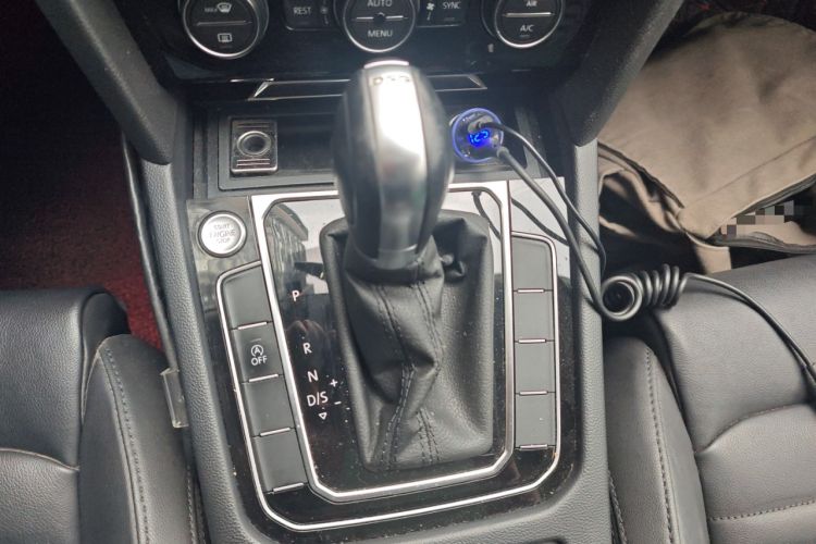 Used Volkswagen Magotan 2019 380TSI DSG Luxury Model China V Standard Gear Lever