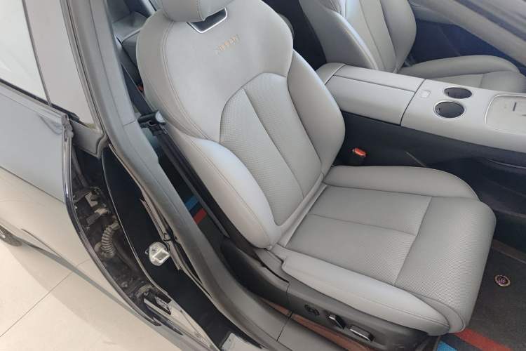 Used Nissan N7 2025 510 Pro Right Front Seat