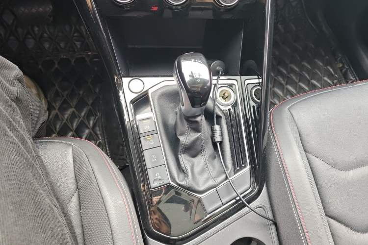 Used Volkswagen Tayron 2019 330TSI Two-Wheel Drive Luxury Model China VI Standard Gear Lever