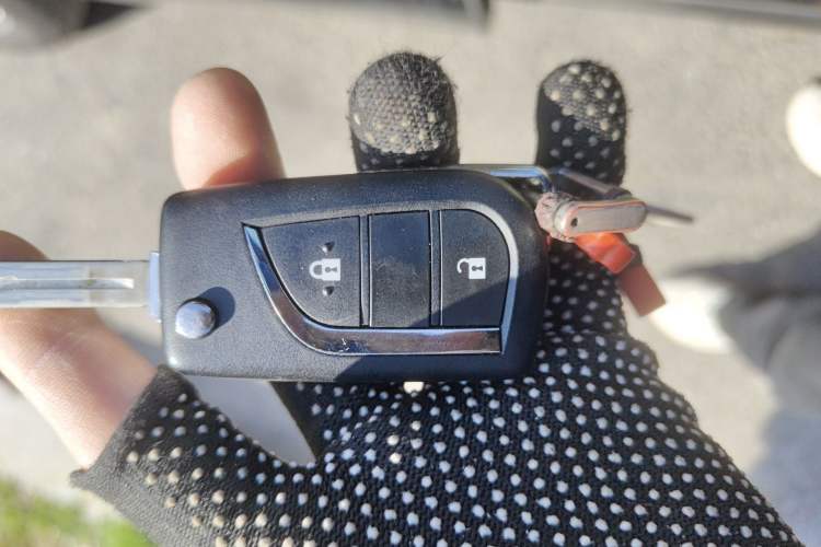 Used Toyota Highlander 2018 2.0T Four-Wheel Drive Elite Edition 7 Seats China VI Standard Vehicle Key