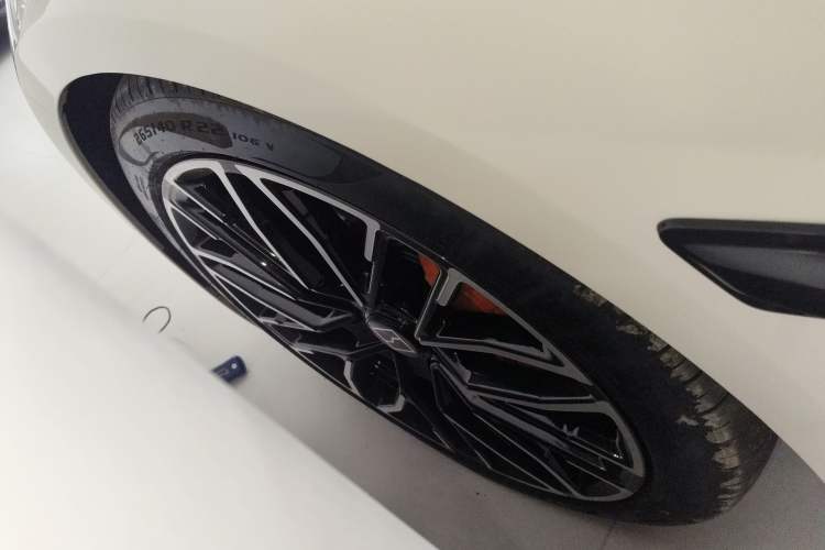 Used Zeekr 001 2025 YOU Edition 100 kWh All-Wheel Drive Left Front Wheel Hub