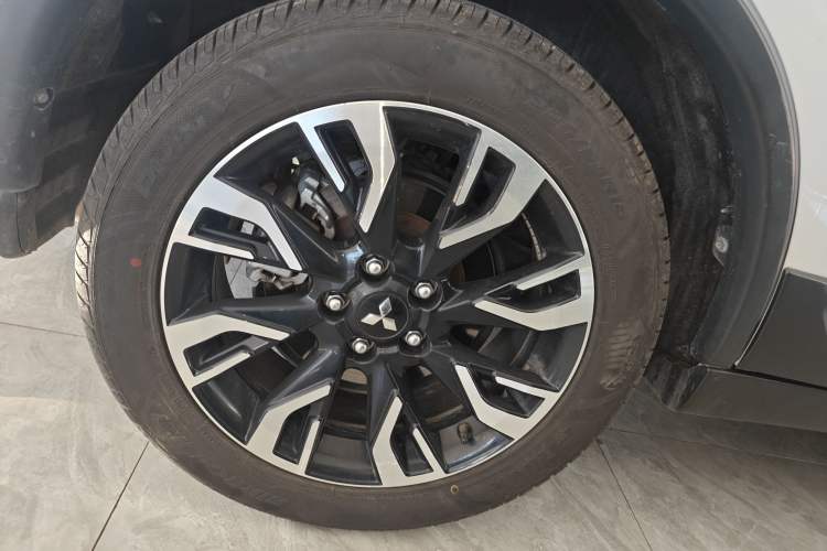 Used Mitsubishi Outlander 2019 2.4L 4x4 Zhi Xiang Edition 5 Seats China VI Standard