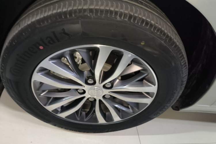 Used Buick GL8 2022 ES Landtrek 653T Comfort Edition Exterior 4