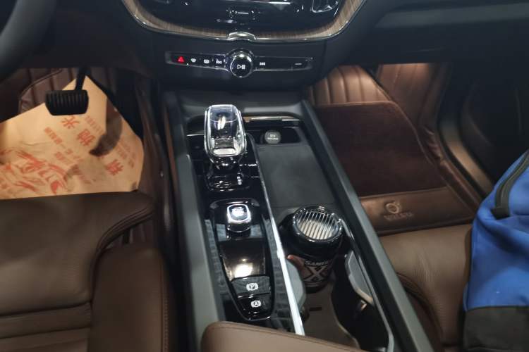 Used Volvo XC60 2023 B5 4x4 Smart Luxury Edition