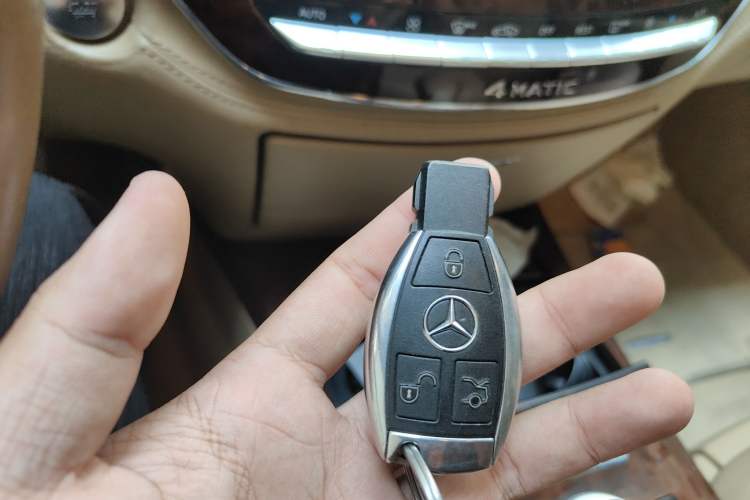 Used Mercedes-Benz S-Class 2011 S 500 L CGI 4MATIC