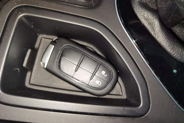 Used Jeep Cherokee 2019 2.0T Two-Wheel Drive Smart Enjoyment Version China VI