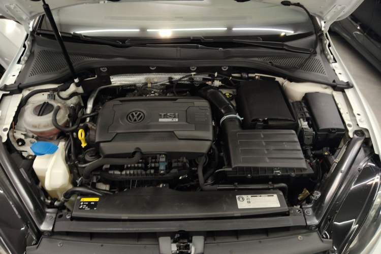 Used Volkswagen Golf 2015 2.0 TSI R

