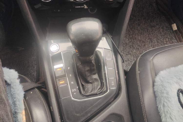 Used Volkswagen Tiguan L 2018 330TSI Automatic Two-Wheel Drive Luxury Edition Gear Lever