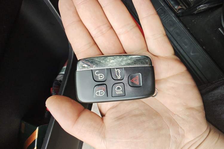 Used Land Rover Discovery Sport 2019 240 PS SE Dynamic Version China V Standard Vehicle Key