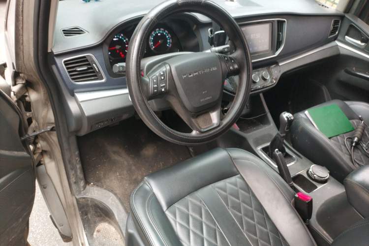 Used FORTHING Lingzhi 2022 Striving Version M5L 1.6L Luxury 7-Seater
