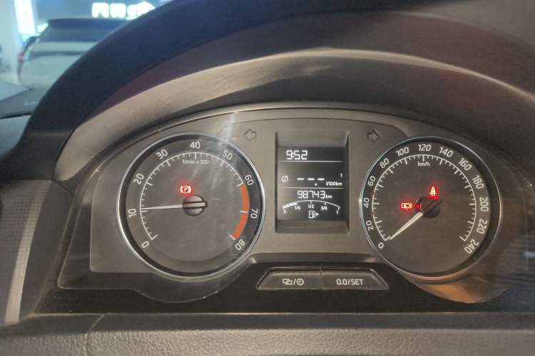 Used Skoda Rapid Spaceback 2016 Revised Version 1.4L Manual Front-Drive Edition