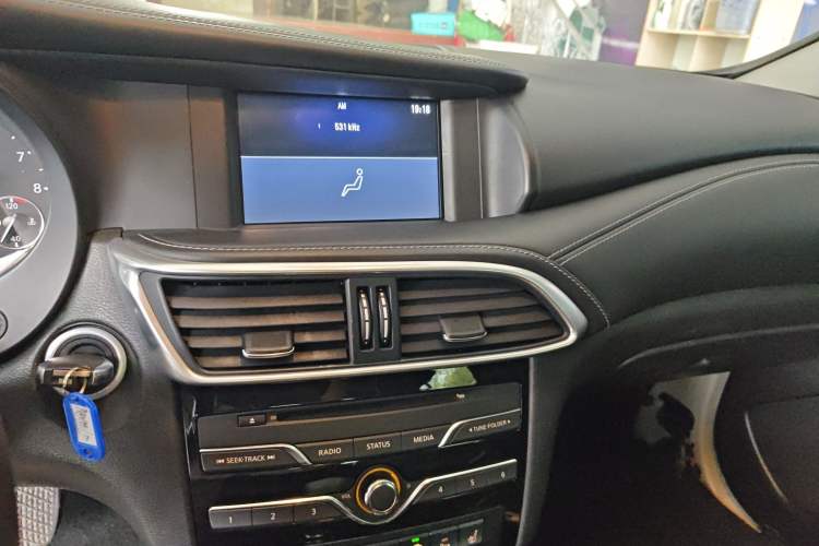 Used Infiniti QX30 2017 1.6T Two-Wheel Drive Fashion Edition Audio And AC Panel