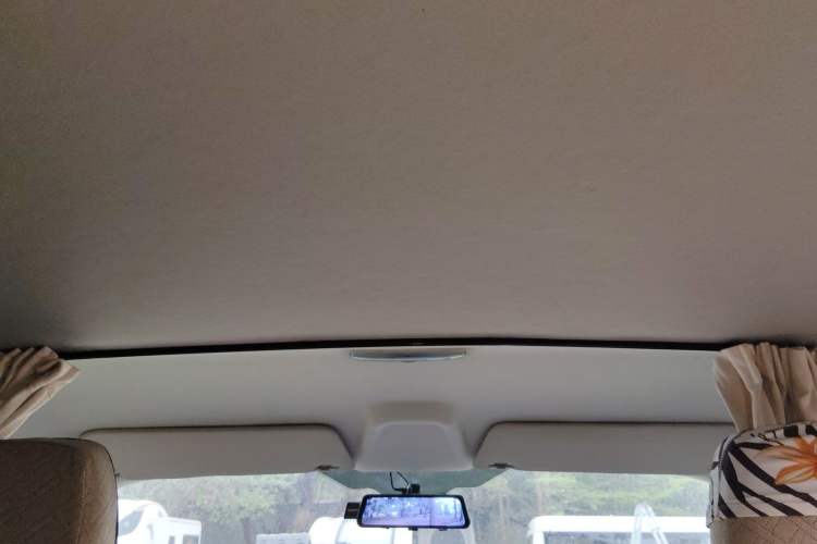 Used Ford Transit 2022 2.0T Gasoline Automatic Multi-Function Commercial Vehicle Mid-axle Low-Roof Design with Dual Rear Doors Meeting China VI Emission Standards