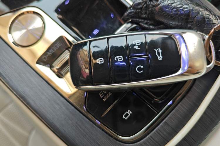 Used GAC Trumpchi GS8 2022 Dual-Engine Series 2.0TM Two-Wheel Drive Prestige Edition (7 Seats) Vehicle Key