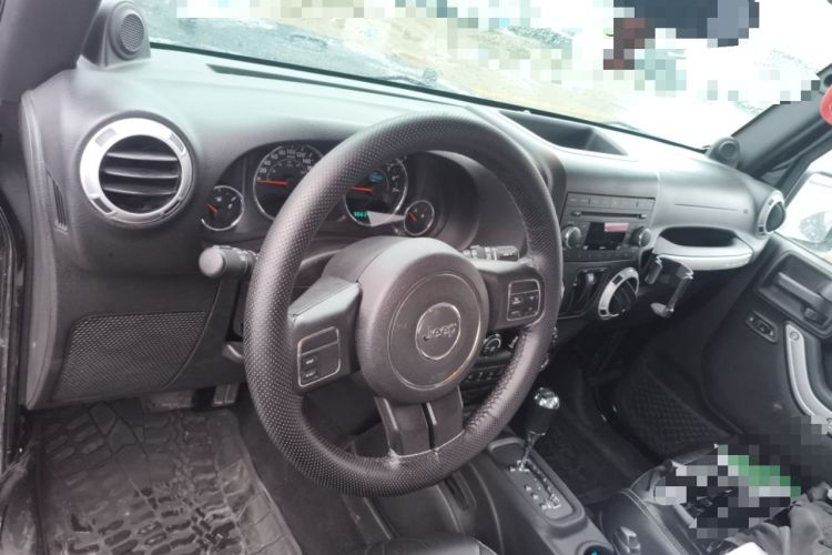 Used Jeep Wrangler 2013 3.6L Sahara two-door model Steering Wheel