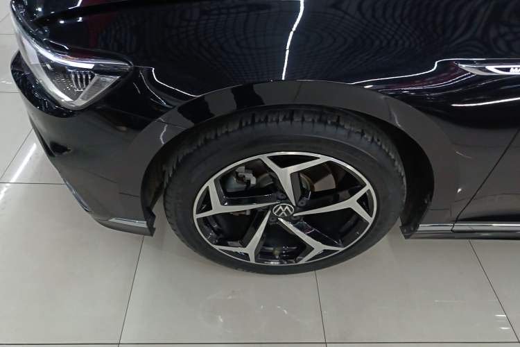 Used Volkswagen Magotan 2023 2 Million Units Limited Edition 330TSI DSG Leading Version Left Front Wheel Hub