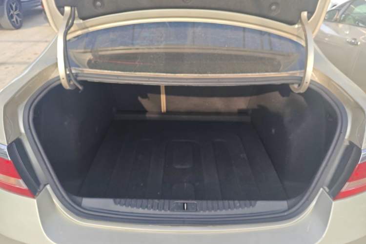 Used Buick GT 2013 GT 1.6L Automatic Fashion Edition Trunk