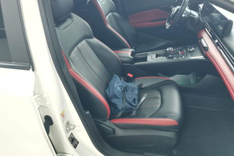 Used GAC Trumpchi EMPOW 2021 270T DCT J15 Version Right Front Seat