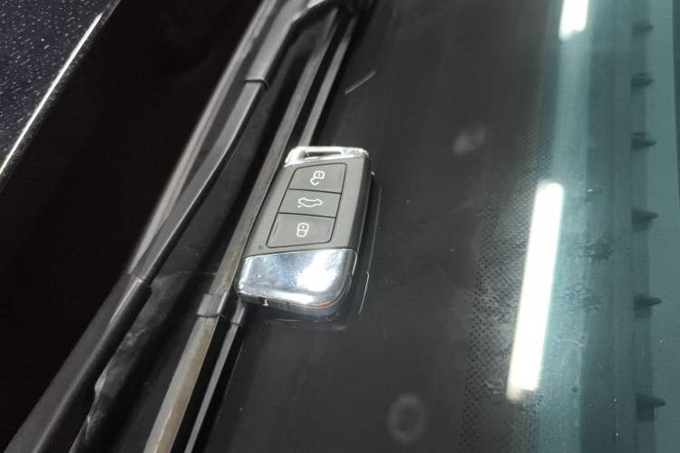 Used Volkswagen Passat 2024 380TSI Elite Edition Vehicle Key