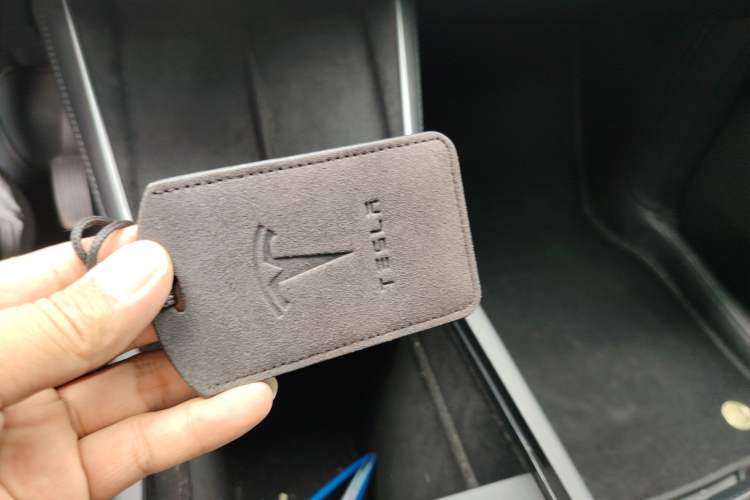 Used Tesla Model Y 2025 Rear-Wheel Drive First Edition Vehicle Key