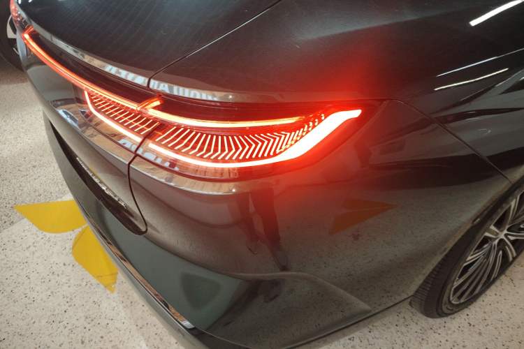 Used Geely Galaxy 8 2025 130km EM-i Flagship Edition Right Rear Taillight