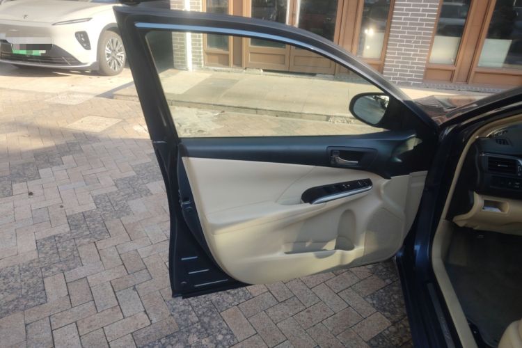Used Toyota Camry 2015 2.0G Luxury Edition
