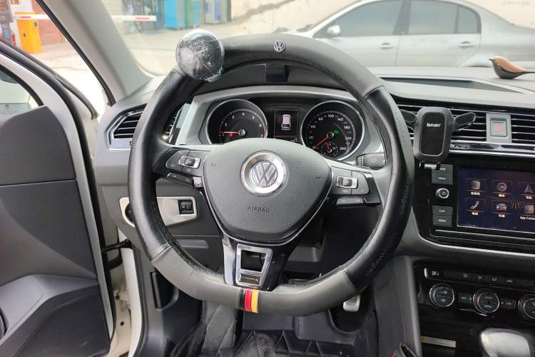 Used Volkswagen Tiguan L 2018 280TSI Automatic Two-Wheel Drive Comfort Edition Steering Wheel