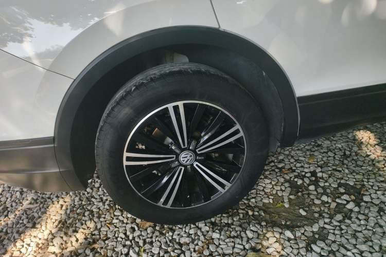 Used Volkswagen Tiguan L 2020 330TSI Automatic Two-Wheel Drive Luxury Edition China VI Standard