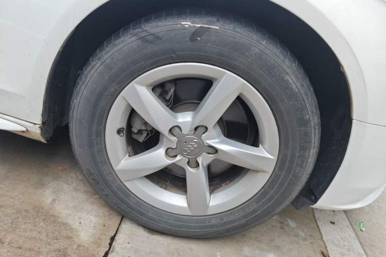 Used Audi A4L 2013 35 TFSI Automatic Comfort Model Right Front Wheel Hub