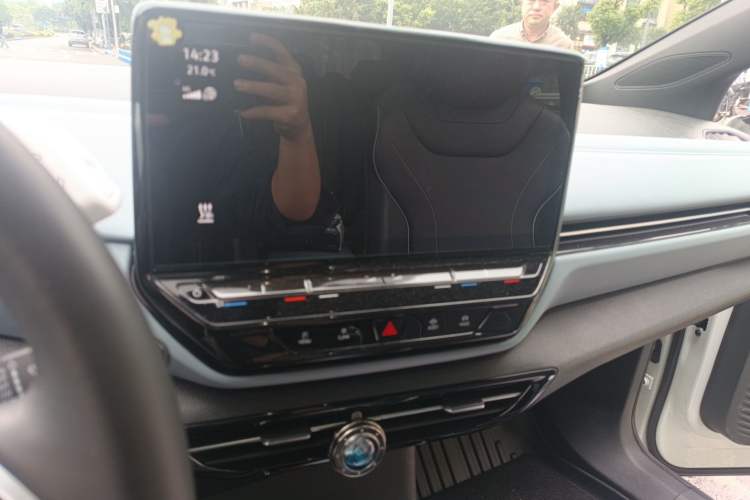 Used Volkswagen ID.4 X 2024 Pure & Smart Edition Audio And AC Panel