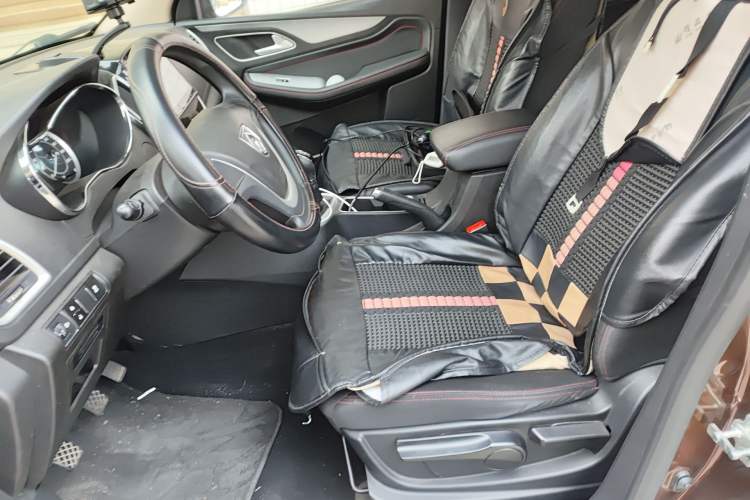 Used Baojun 560 2015 1.8L manual Comfort trim level