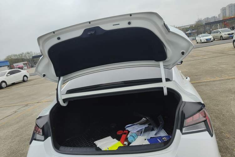 Used Hyundai Elantra 2023 1.5L CVT LUX Prestige Edition
