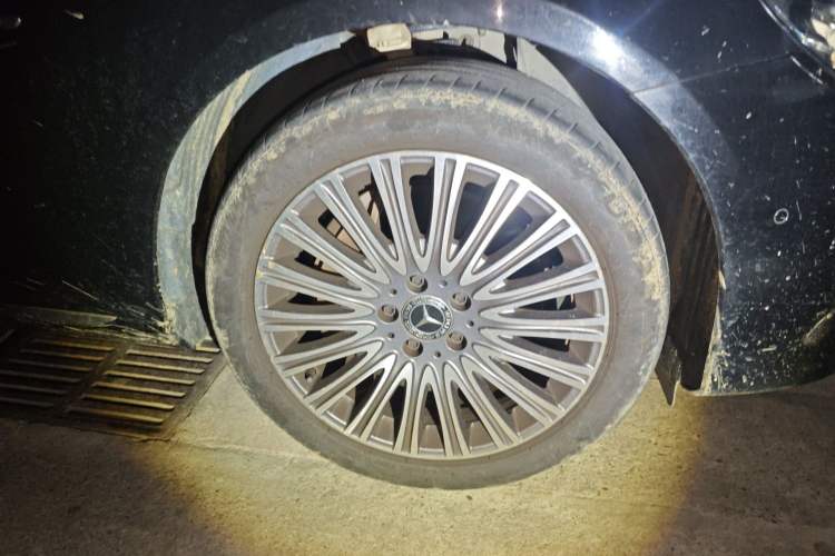 Used Mercedes-Benz E-Class 2020 Restyled E 300 L Exclusive Edition Right Front Wheel Hub