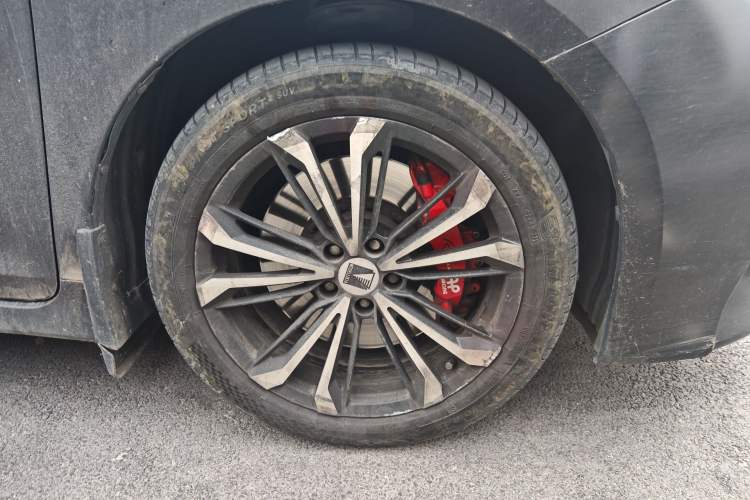 Used Toyota SIENNA 2015 3.5L Two-Wheel Drive LE Right Front Wheel Hub