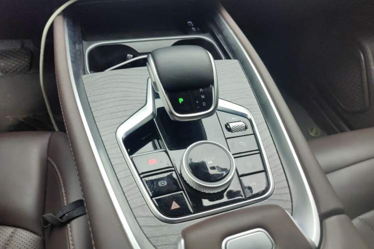 Used Chery Tiggo 8 PRO 2024 Champion Edition 390T Two-Wheel Drive Peak Version 5 Seats
