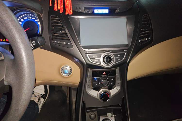 Used Hyundai Elantra (5th Generation / Langdong) 2013 1.6L Automatic Leading Model Audio And AC Panel