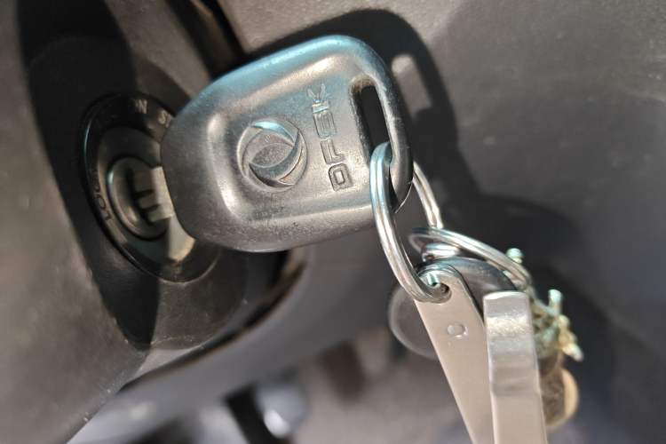 Used Dongfeng Fengon 330 2014 1.2L Manual Practical Version DK12-07
