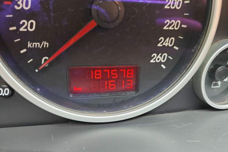 Used Volkswagen Touareg 2006 3.2L Luxury Edition Odometer Close Up